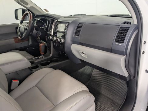 Used 2018 Toyota Sequoia Platinum image 28