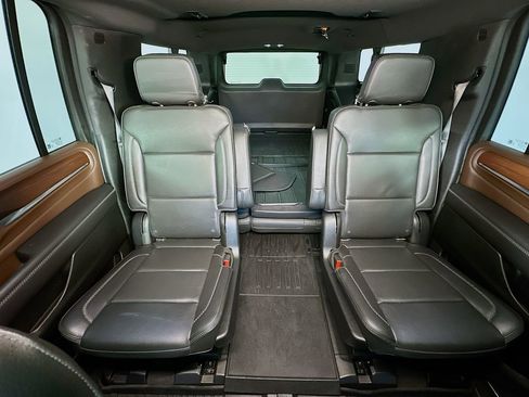 Used 2022 GMC Yukon XL Denali w/ Denali Premium Package AWD/4WD image 13