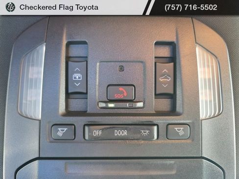 Used 2024 Toyota Highlander Platinum image 10