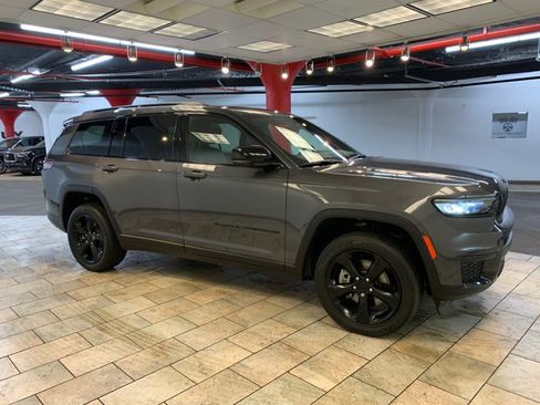 Used 2024 Jeep Grand Cherokee L Laredo image 8