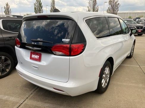 Used 2024 Chrysler Voyager LX FWD image 7