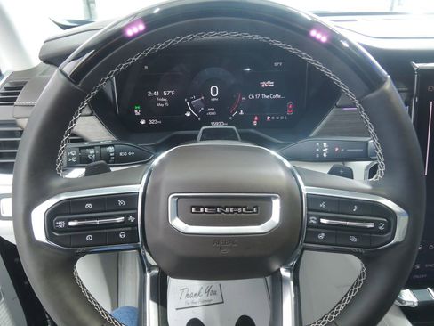 Used 2025 GMC Acadia Denali w/ Super Cruise Package FWD image 14