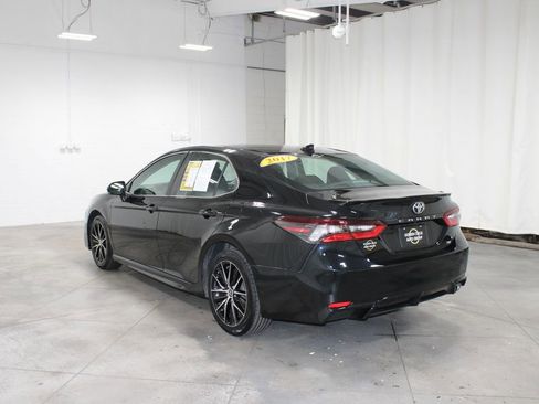 Used 2022 Toyota Camry SE image 7