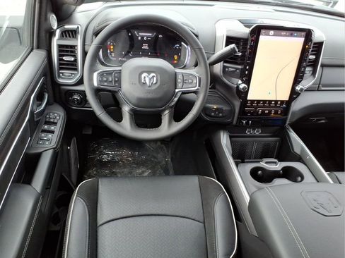 New 2026 RAM 2500 Laramie AWD/4WD image 15
