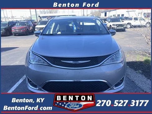 Used 2020 Chrysler Pacifica Limited image 1