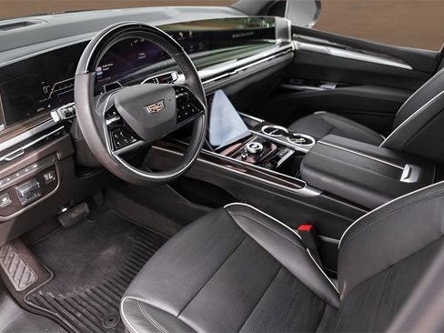 Certified 2025 Cadillac Escalade ESV Premium Luxury image 10