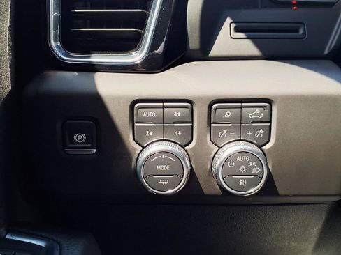 Certified 2025 GMC Sierra 2500 Denali image 26