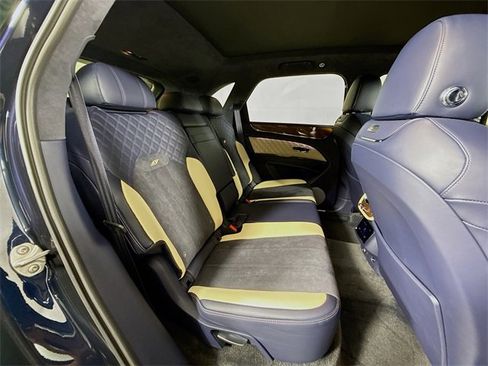 Used 2022 Bentley Bentayga image 29