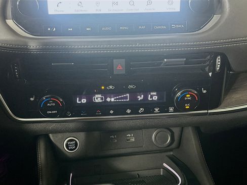 Used 2021 Nissan Rogue Platinum image 24