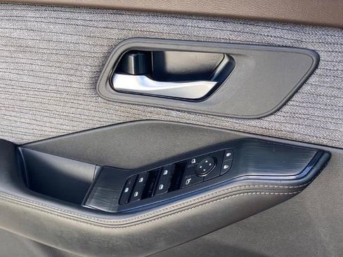 Used 2023 Nissan Rogue SV image 19