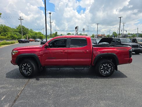 Used 2021 Toyota Tacoma TRD Off-Road w/ Technology Package AWD/4WD image 11