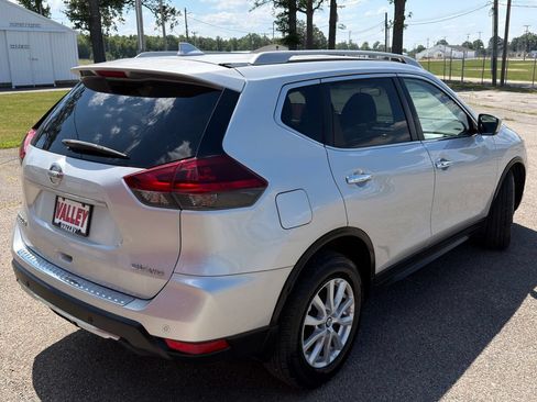 Used 2020 Nissan Rogue SV AWD/4WD image 18