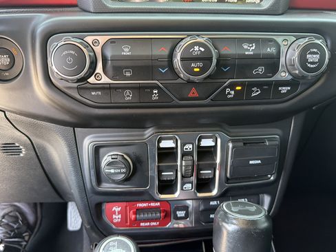 Used 2020 Jeep Wrangler Unlimited Rubicon AWD/4WD image 34