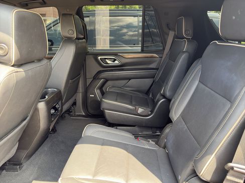 Used 2021 Chevrolet Tahoe Premier w/ Premium Package RWD image 4