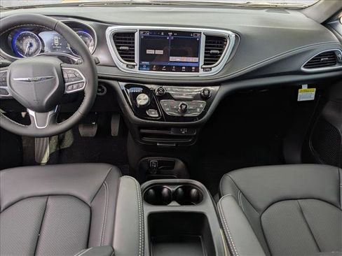 New 2026 Chrysler Pacifica Select image 14