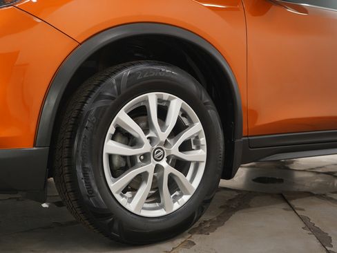 Used 2018 Nissan Rogue SV w/ Premium Package image 33