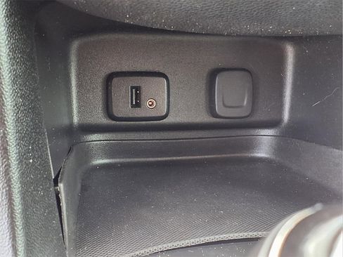 Used 2018 Chevrolet Equinox LT image 21