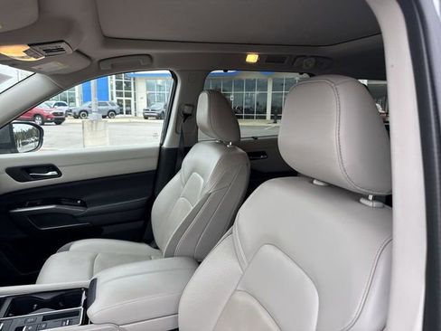 Used 2024 Nissan Pathfinder SL w/ SL Premium Package image 14