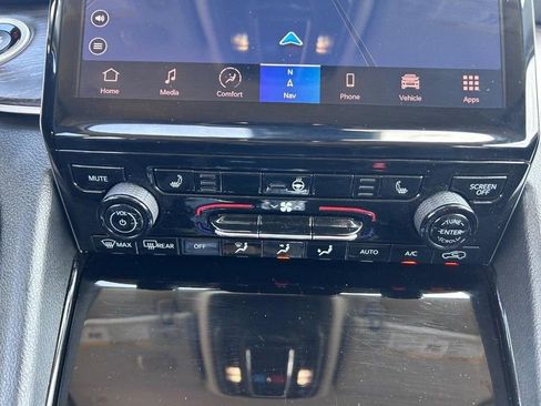 Used 2023 Jeep Grand Cherokee Limited image 15