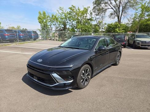 Certified 2025 Hyundai Sonata SEL AWD/4WD image 2