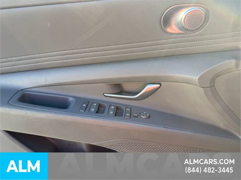 Used 2025 Hyundai Elantra SEL FWD image 27