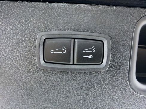 Used 2026 Porsche Macan AWD/4WD image 24