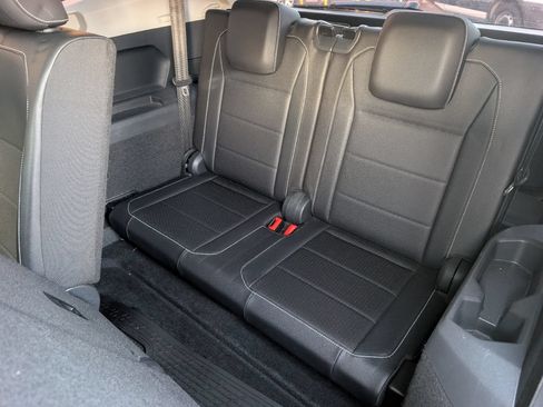 Used 2021 Volkswagen Tiguan SEL FWD image 17