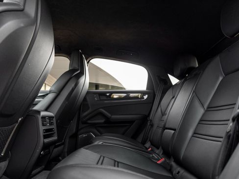 Certified 2025 Porsche Cayenne Turbo GT image 35