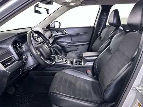 Used 2024 Mitsubishi Outlander SE image 32