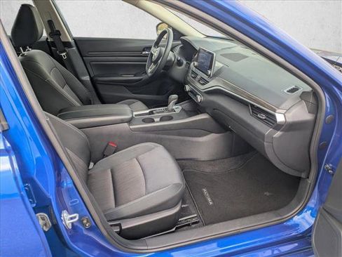Used 2025 Nissan Altima 2.5 SV image 18
