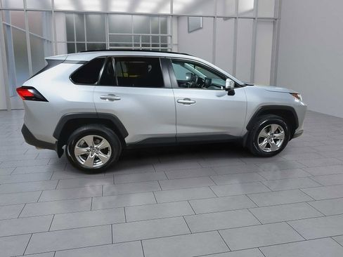 Used 2022 Toyota RAV4 XLE AWD/4WD image 9