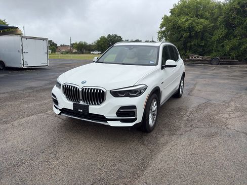 Used 2022 BMW X5 xDrive45e w/ Climate Comfort Package AWD/4WD image 2