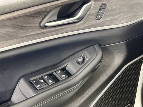 Used 2022 Jeep Grand Cherokee Limited image 18