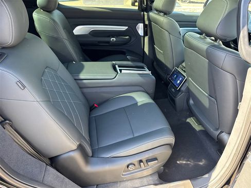 New 2024 VinFast VF 9 Plus image 15