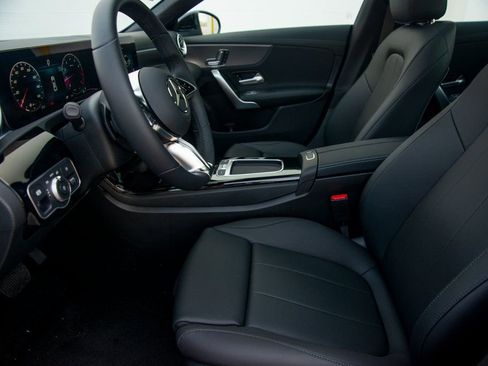 Used 2025 Mercedes-Benz CLA 250 4MATIC image 21