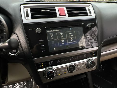 Used 2015 Subaru Outback 3.6R Limited image 21