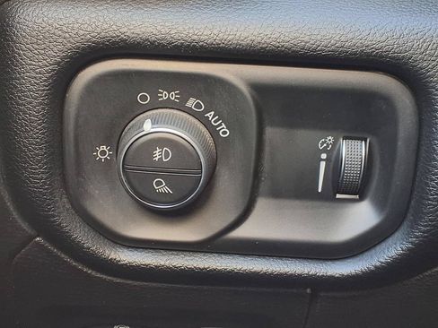 Used 2020 RAM 1500 Big Horn AWD/4WD image 17