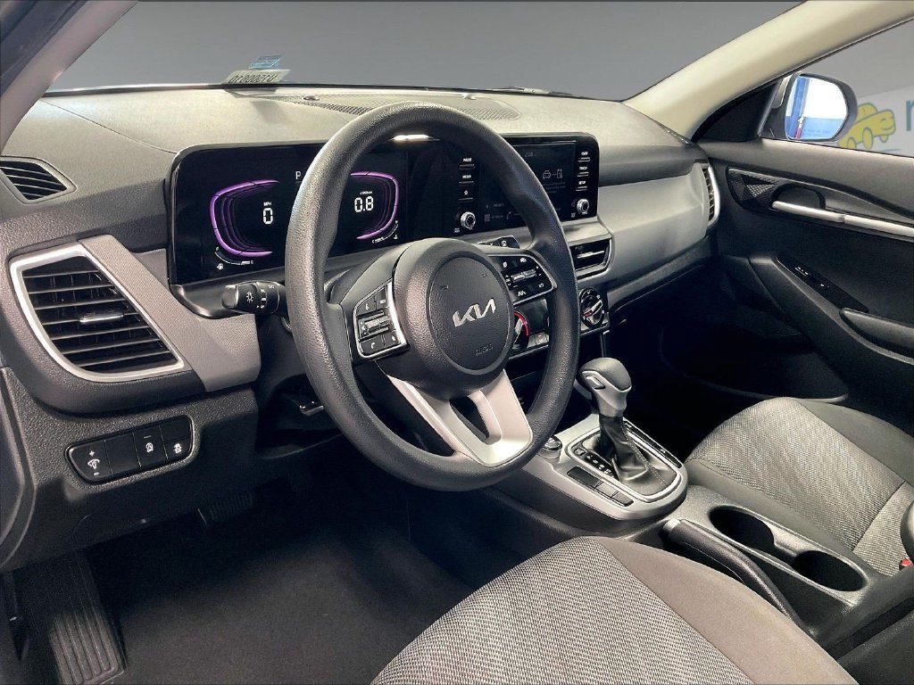 Used 2024 Kia Seltos LX AWD/4WD image 8