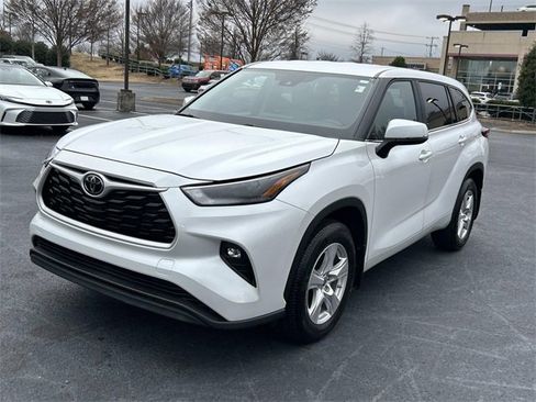 Used 2023 Toyota Highlander LE image 8