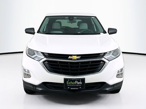 Used 2020 Chevrolet Equinox LS w/ LS Convenience Package image 2
