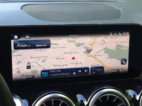 Used 2025 Mercedes-Benz EQB 300 4MATIC image 38