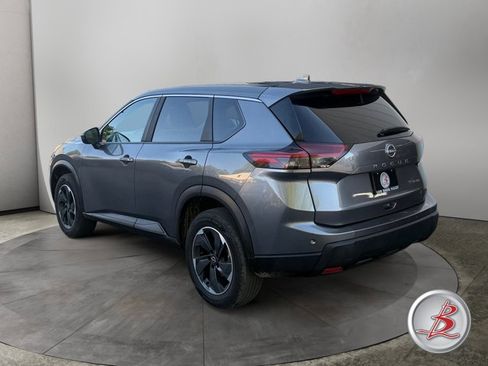 Used 2025 Nissan Rogue SV AWD/4WD image 3