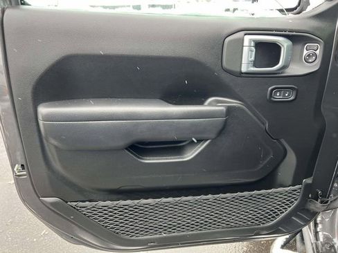 Used 2025 Jeep Gladiator Nighthawk image 11