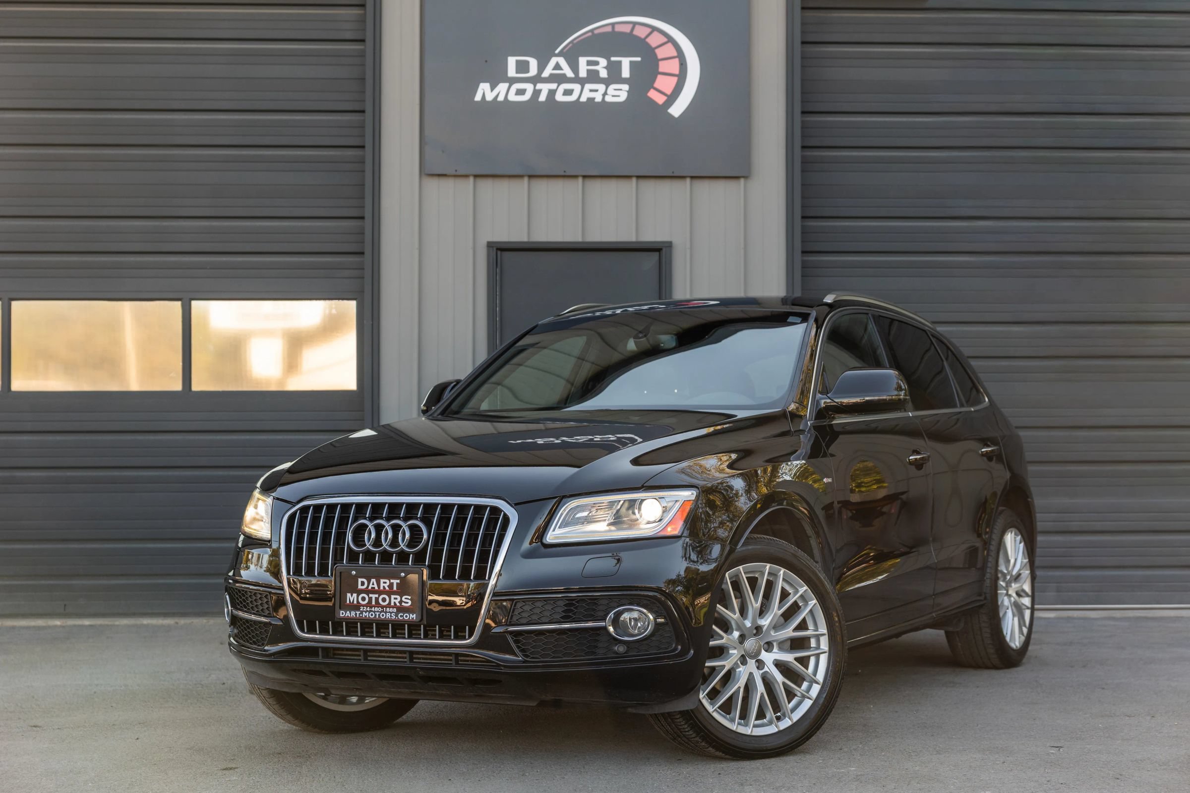 Used 2017 Audi Q5 2.0T Premium Plus w/ Technology Package AWD/4WD image 1