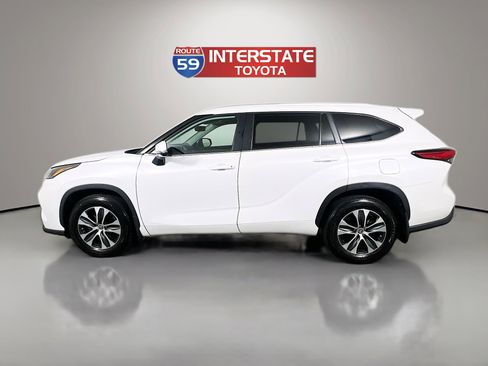 Used 2023 Toyota Highlander XLE AWD/4WD image 4