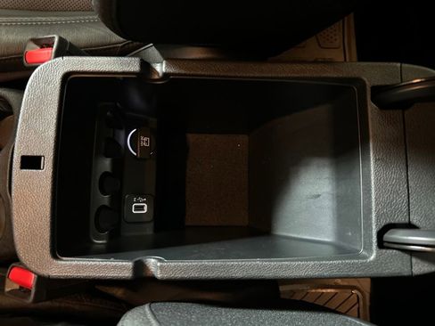 Used 2020 Jeep Cherokee Limited image 24