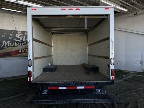 Used 2017 Chevrolet Express 3500 w/ Chrome Appearance Package image 9