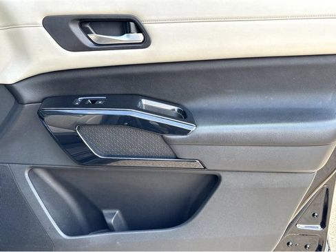 Certified 2022 Nissan Pathfinder SV w/ SV Premium Package AWD/4WD image 8