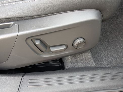 New 2026 Volvo XC40 B5 Plus w/ Protection Package Premier image 27