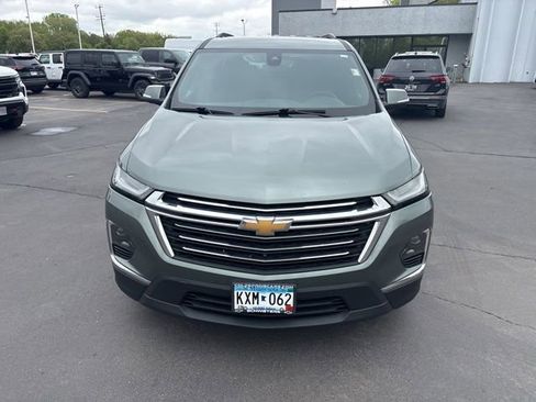 Used 2023 Chevrolet Traverse LT w/ Rear Camera Mirror Package AWD/4WD image 2
